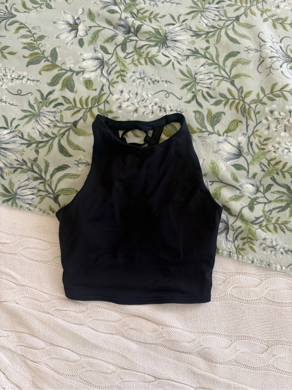 Like New ALO Yoga Black High-Neck Cropped Bra Tank Small